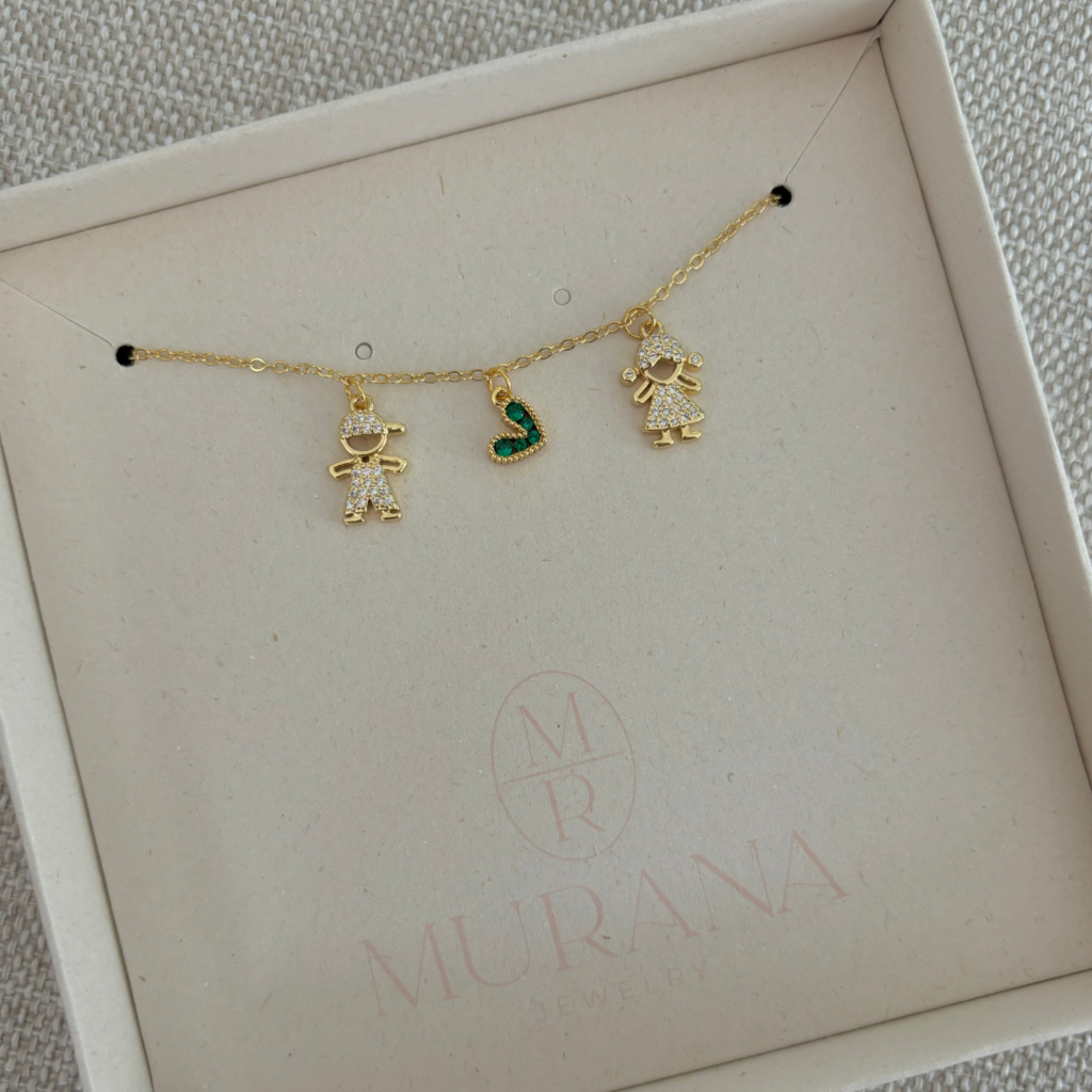 Cadena pareja niños