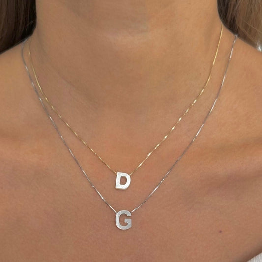 Cadena inicial madre perla en Plata Rodinada