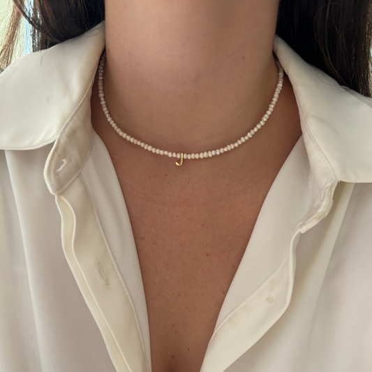 Choker perla de río con inicial