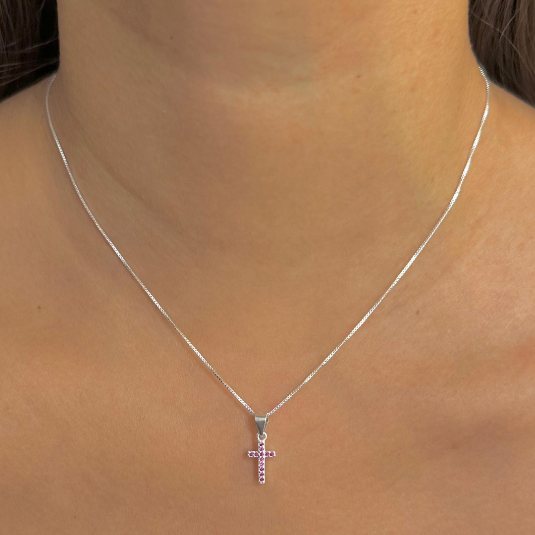 Cadena cruz en plata