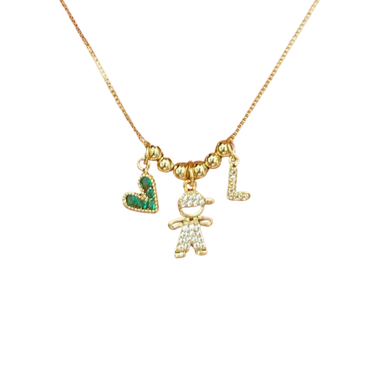 Cadena corazón, niña e inicial