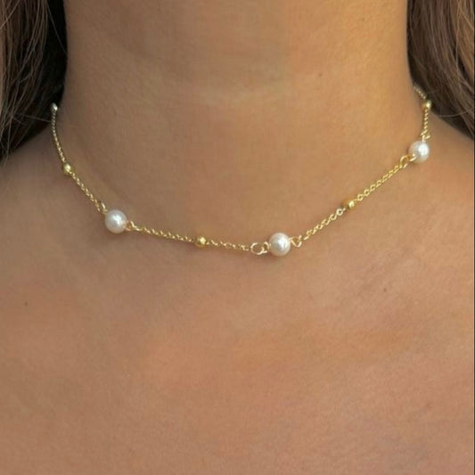 Choker pearls & gold