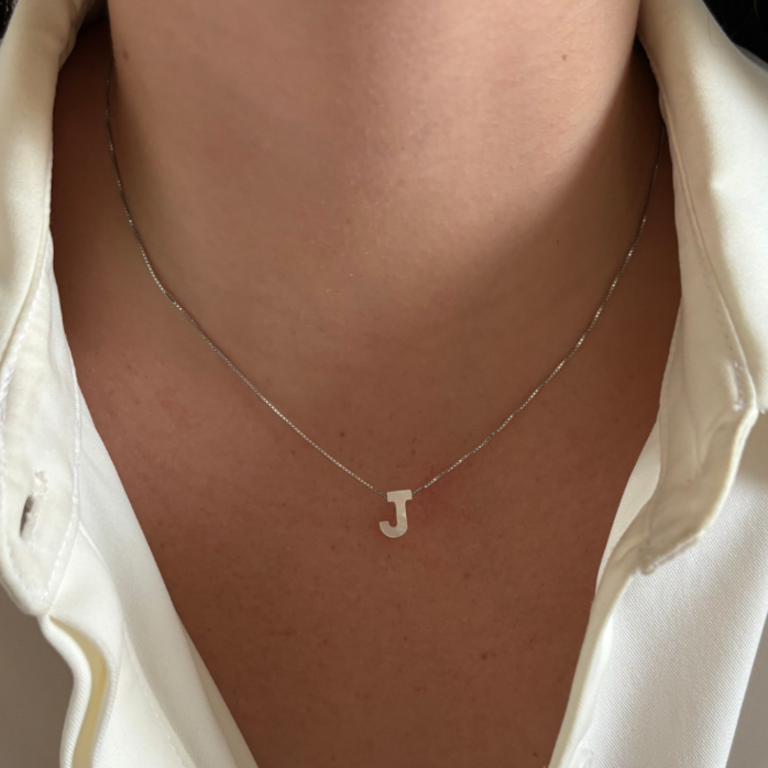 Cadena inicial madre perla en Plata Rodinada