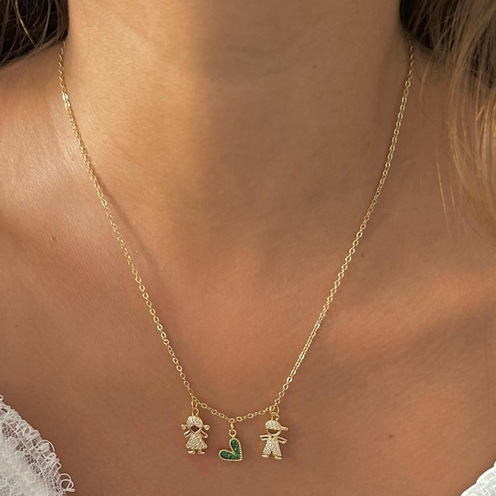 Cadena pareja niños